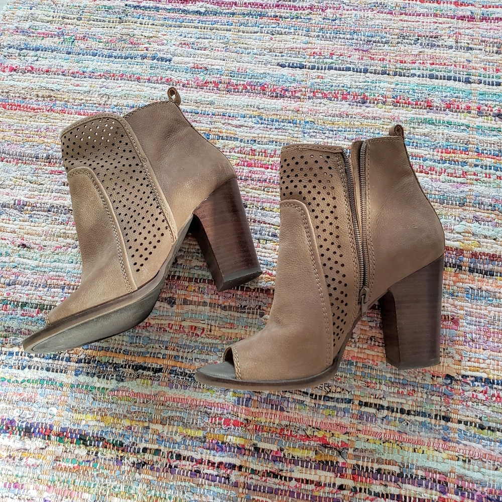 Lucky Brand Wedges - Picture 3 of 13